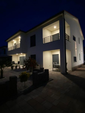 Casa Connie Apartments Valbandon